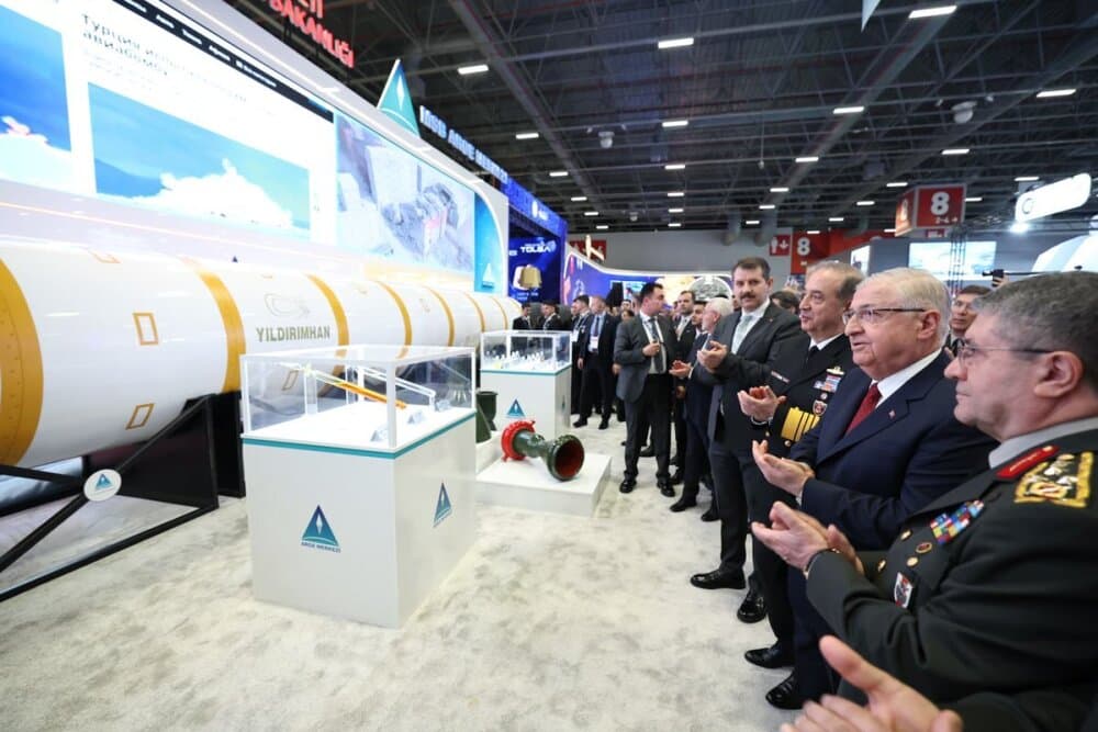 Le ministre de la Défense turc Yasar Güler s’est fait présenter l’ICBM Yildirimhan au salon Saha