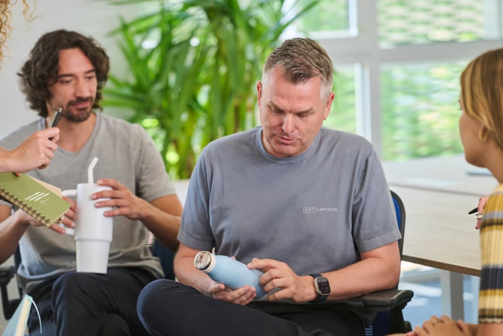 L'objet physique favorise la cohésion interne, la fidélisation et la communication responsable… à condition d’être choisi avec soin et méthode.