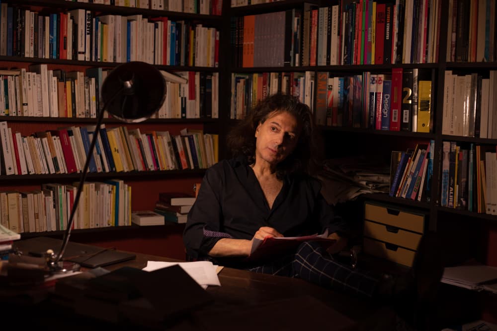 « La domination de la technologie a déjà commencé », estime le philosophe Éric Sadin dans cette interview.