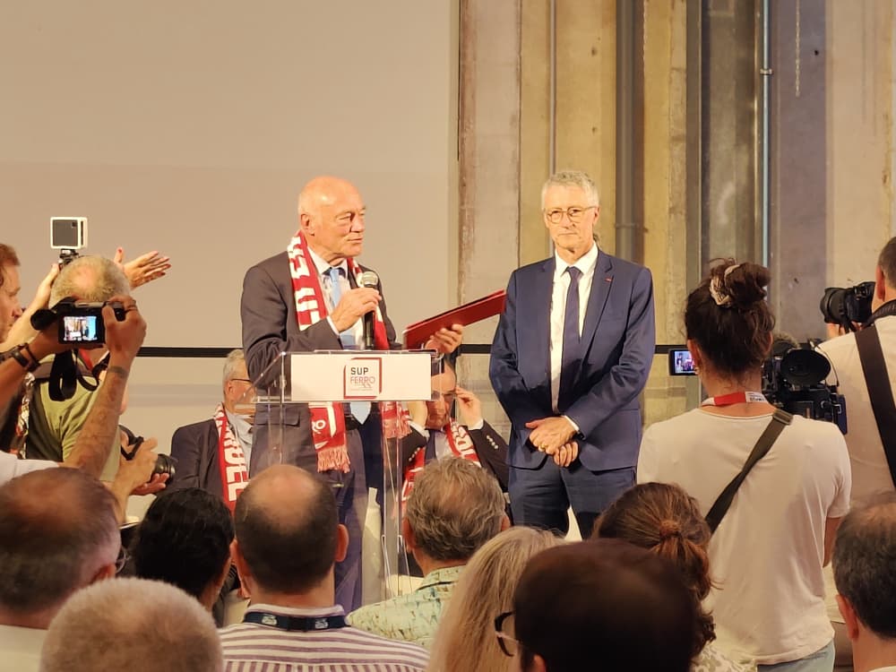 Alain Rousset, président de la Région Nouvelle-Aquitaine, et Gérard Blanchard, président de La Rochelle Université, ont formalisé ce 28 mai à Saintes la création de la première école publique d'ingénieurs dédiée au ferroviaire.