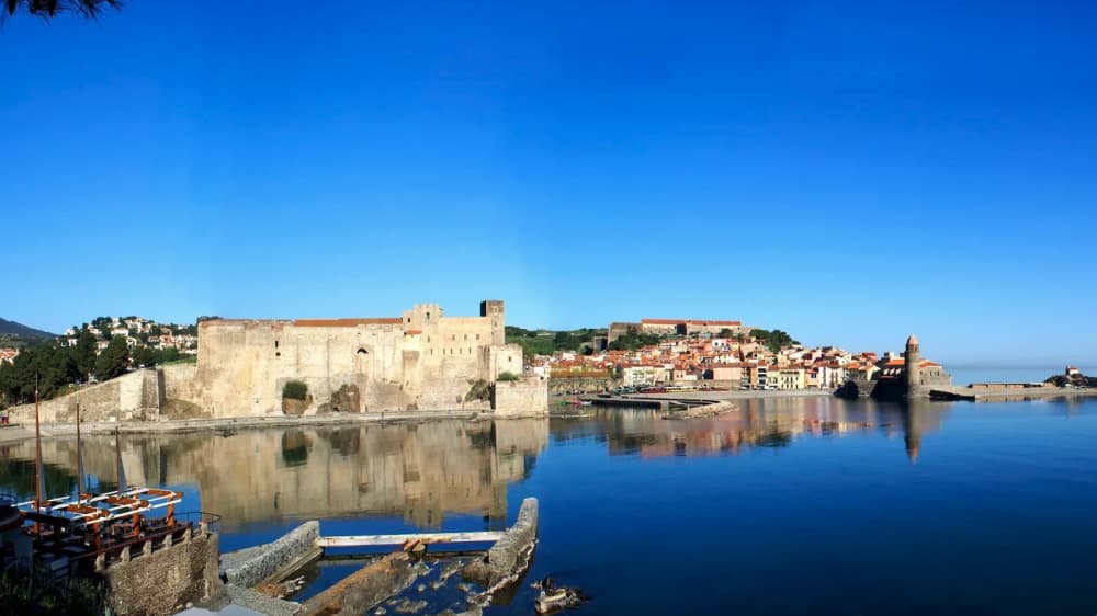 Dans les Pyrénées-Orientales (photo : Collioure), après un hiver compliqué en plaine et sur le littoral, les professionnels du tourisme s’inquiètent de réservations en baisse.