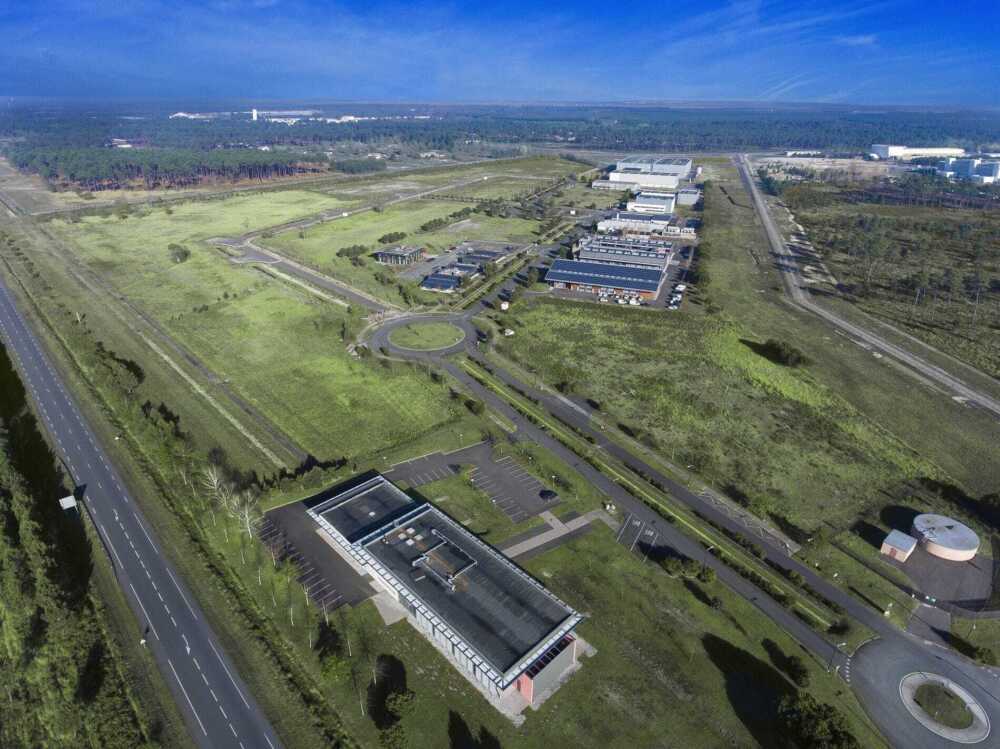 L’usine de semi-conducteurs Foxconn-Thales-Radiall s’implantera sur un terrain de la SEML Route des Lasers, au Barp, 30 kilomètres au sud de Bordeaux.