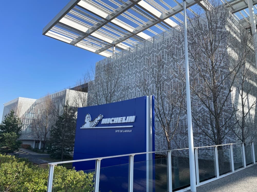 Les suppressions pourraient concerner plus de 10% des effectifs présents sur le siège social et dans le centre de recherche de Ladoux (photo), qui comptent près de 4.000 salariés chacun.