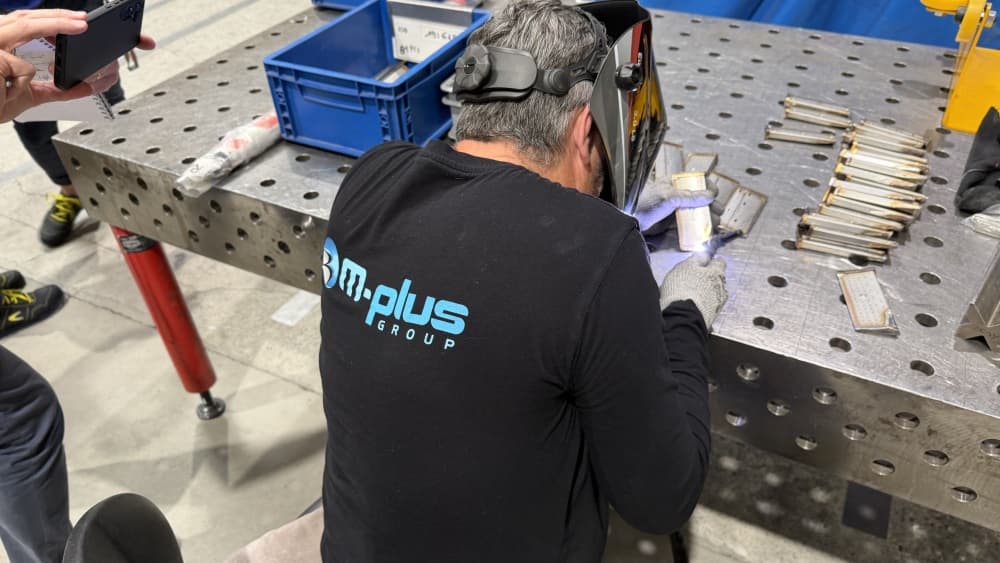 M-Plus vient d'acquérir le groupe Rubis Précis, spécialisé dans la micromécanique, l'usinage de céramiques techniques et les assemblages microtechniques.
