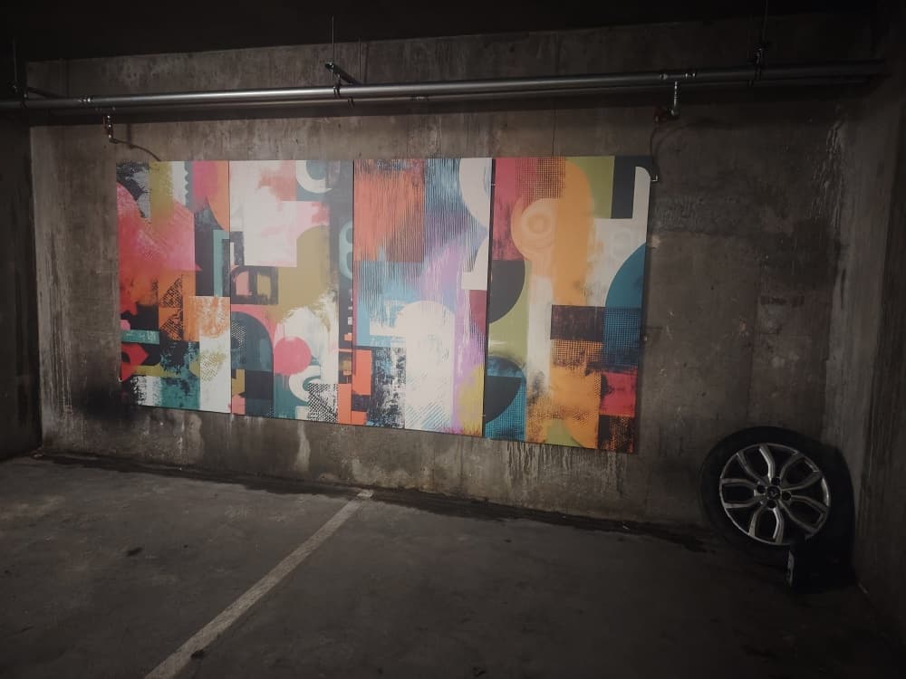 Quatre panneaux géothermiques installés au 2e sous-sol du 53 avenue Philippe Auguste dans le XIe arrondissement de Paris.
