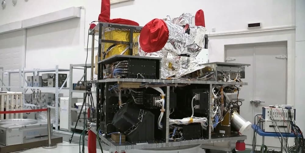 Intégration du satellite quantique Micius.