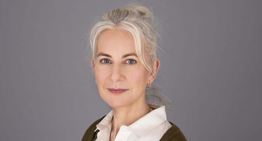 Anna Bateson est PDG du groupe The Guardian.