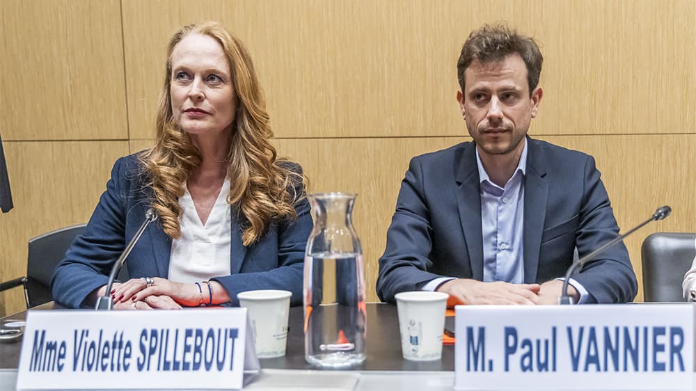 Violette Spillebout et Paul Vannier pendant l'audition par une commission d'enquête parlementaire de l'Assemblée nationale sur les allégations d'abus physiques et sexuels généralisés à l'école Notre-Dame de Bétharram entre les années 1970 et 1990, le...