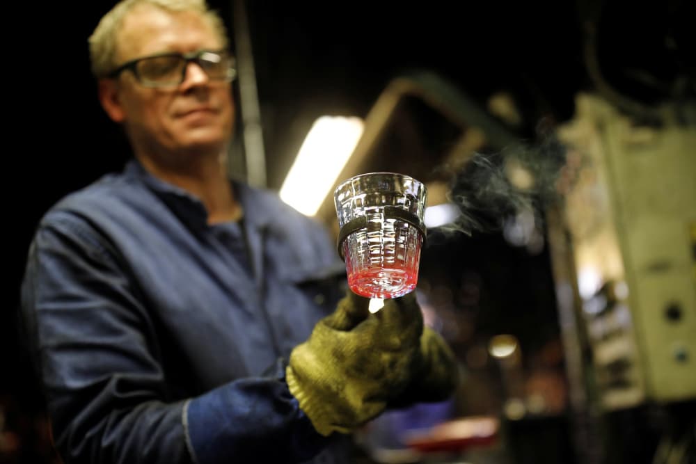 L'entreprise, fondée en 1945, a inventé le verre trempé et les fameux verres, réputés incassables et vendus dans le monde entier.