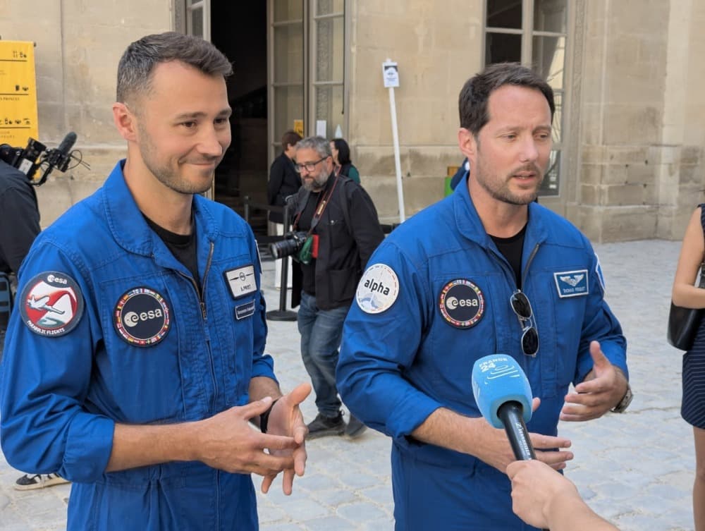 Arnaud Prost (à gauche) et Thomas Pesquet, le 1er juin au sommet Choose France à Versailles.