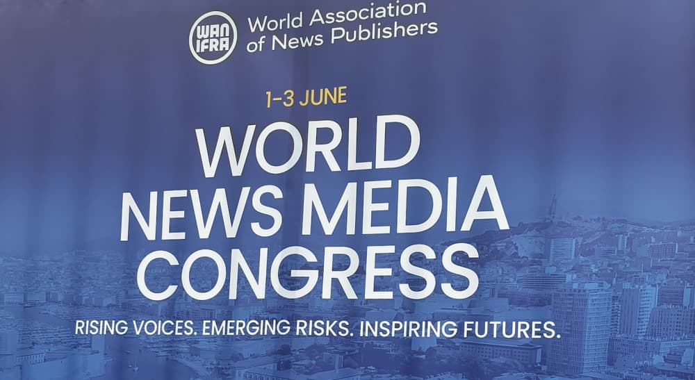 Désormais près de 40 éditeurs et organisations ont rejoint la coalition internationale SPUR, attachée à définir des standards techniques pour mieux encadrer l'utilisation des contenus journalistiques par l'IA.