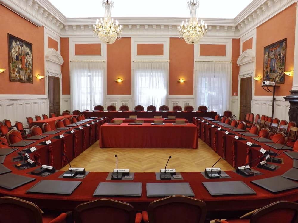 Le Conseil départemental de la Savoie s'appuie sur les projections démographiques pour stopper les projets de restructuration de deux collèges.