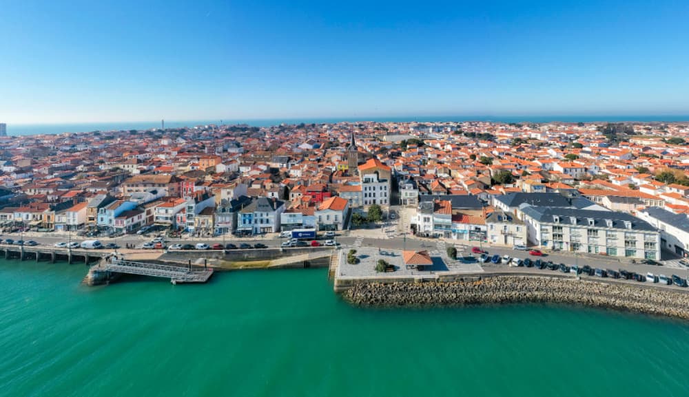 Vue aérienne de la place d'Armes des Sables-d'Olonne.