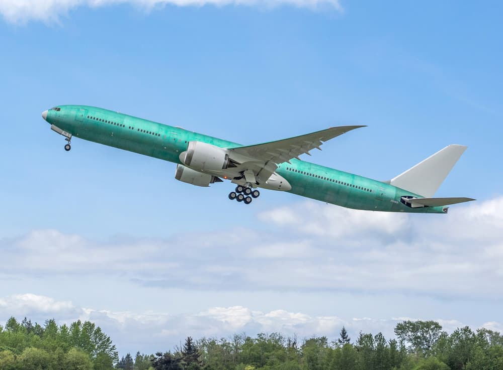 Envol d'un Boeing 777-9