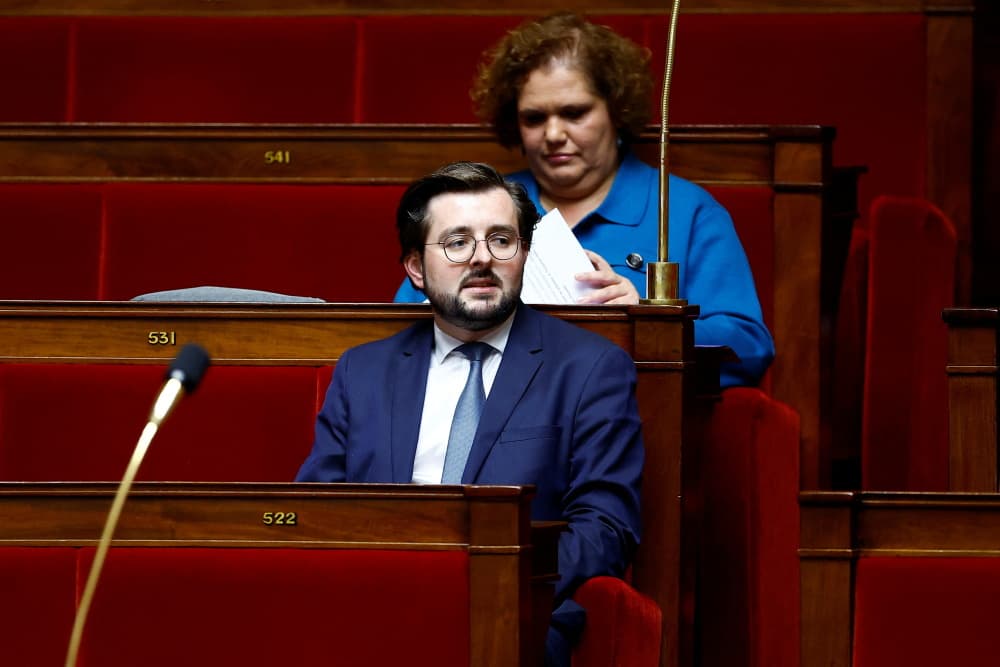 Le député socialiste Philippe Brun veut anticiper un scénario budgétaire où la loi spéciale se prolongerait durant plusieurs mois en 2027.