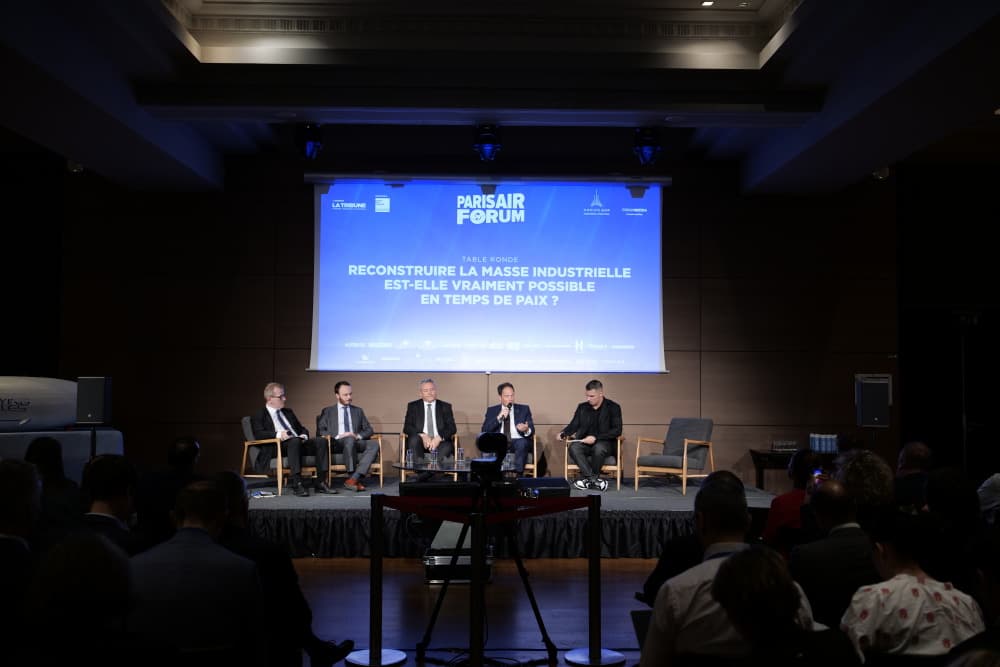 Etaient notamment présents au Paris Air Forume Éric BÉRANGER (PDG de MBDA), Matthieu LOUVOT (DG d'Airbus Helicopters), Benoit LAROCHE DE ROUSSANE (Directeur de l'Industrie de défense de la Direction Général de l'Armement) et Emmanuel LEVACHER...