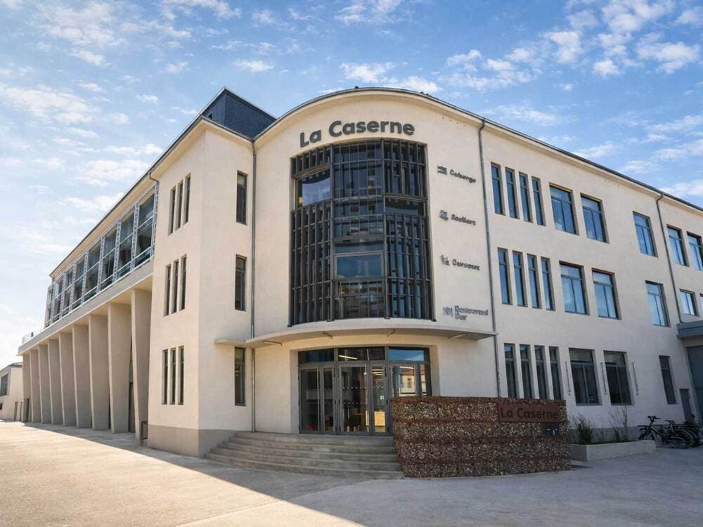 La Caserne se déploie sur 6 000m², dont un tiers est dédié à l'ESS et aux transitions.