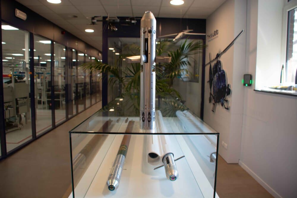 Couverture Thales augmente à nouveau la précision de sa roquette de 70 mm