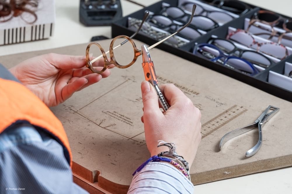 Lunettes de Zac, lors du contrôle qualité.