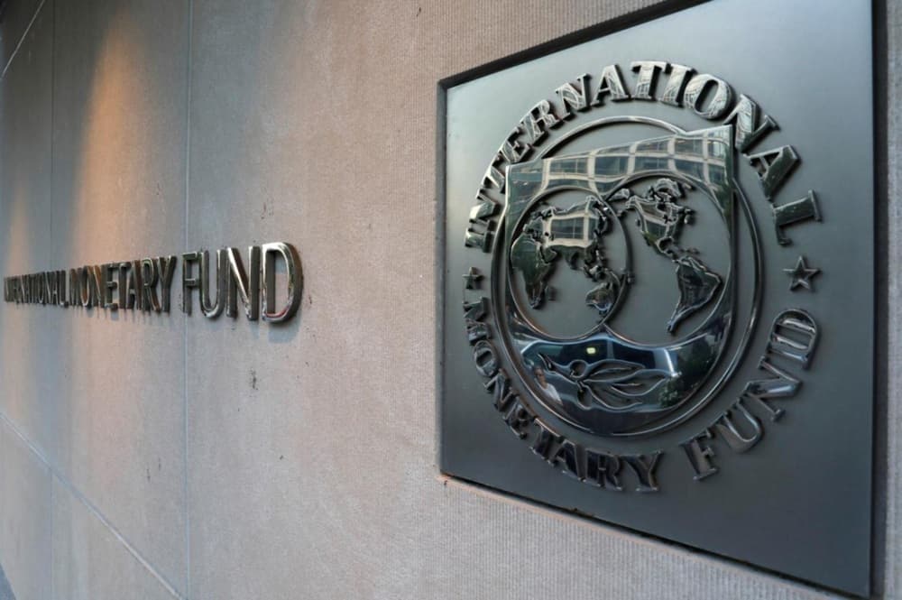 Des communautés côtières de Sierra Leone fragilisées par l’érosion, symbole des vulnérabilités climatiques que le financement du FMI cherche à intégrer dans les politiques économiques.