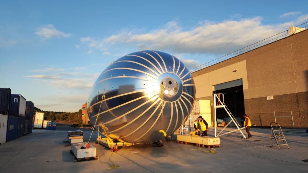 Le prototype «Babybus », de 15 m de long, mène des campagnes d’essais, avant l’arrivée d’un démonstrateur de 60 m, puis du Stratobus, qui doit dépasser les 100 m.