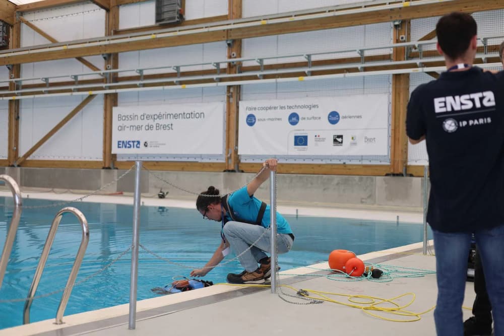 Le nouvel équipement de l'Ensta Brest offre des conditions maîtrisées pour tester des prototypes de grande taille, des meutes de robots capables de communiquer entre eux et les combinaisons de systèmes d’observation.