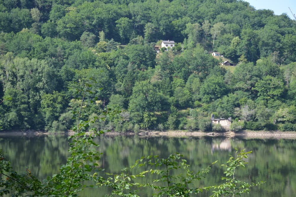 Sur les hauteurs de la retenue d'eau du Chastang en Corrèze, une nouvelle réserve pourrait voir le jour.