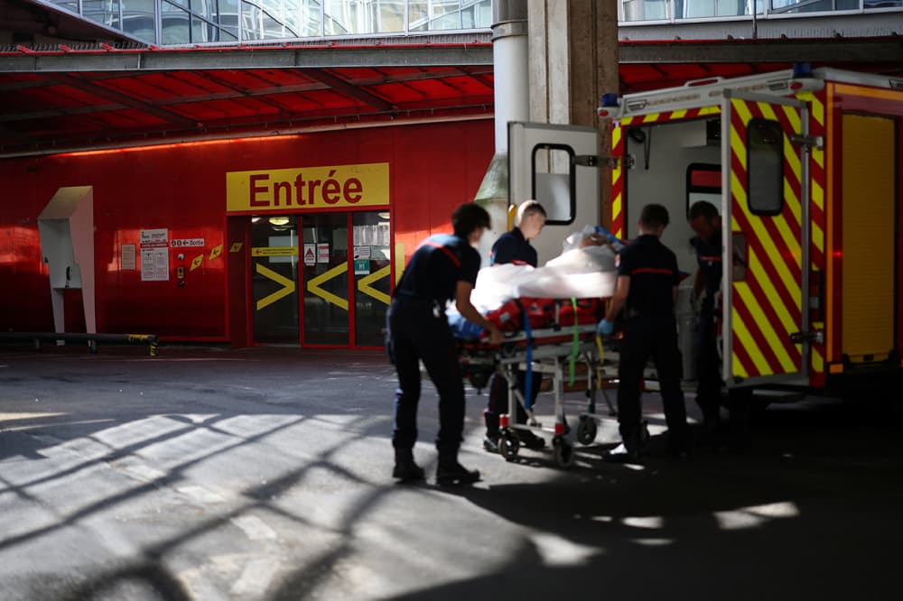 « Ce pic de canicule, c'est une alerte rouge », déplore le docteur Benjamin Rossi, chef du service de médecine interne à l'hôpital Robert-Ballanger à Aulnay-sous-Bois.