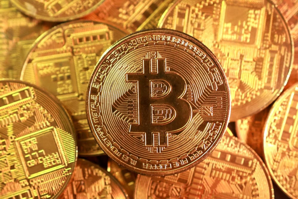 Le bitcoin a, en effet, chuté de 30 % depuis le début de l’année. Ce lundi, il s’échangeait sous la barre des 60 000 dollars.