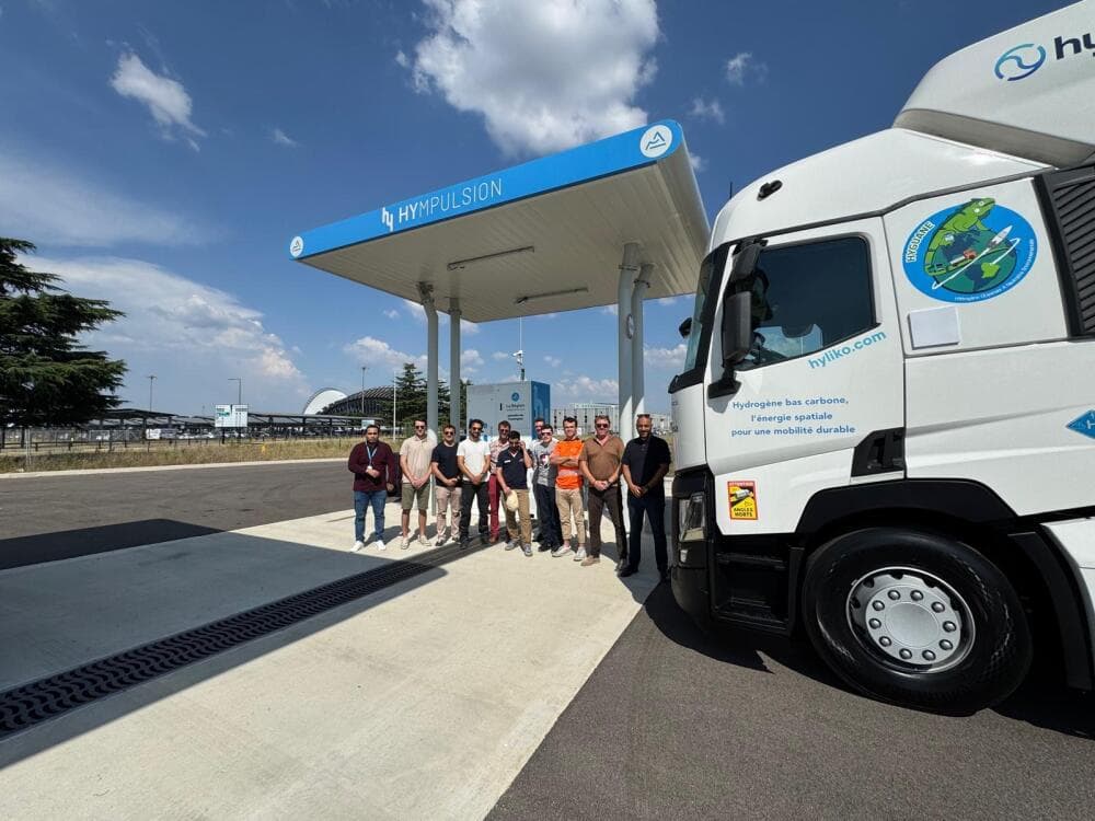 Le ravitaillement du premier camion à hydrogène acquis dans le cadre du projet Hyguane a été réalisé le 24 juin dernier, à l'aéroport de Lyon Saint-Exupéry (Rhône).