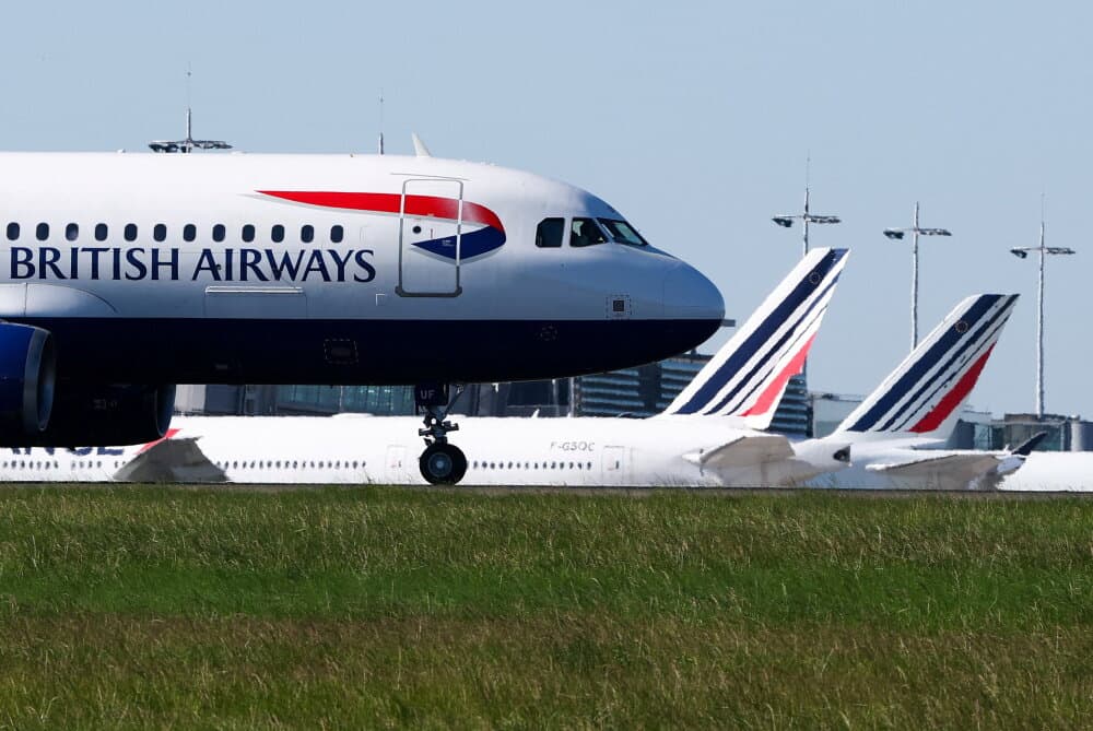 Un avion de British Airways roule sur le tarmac de l'aéroport Charles-de-Gaulle, le 30 avril 2026.