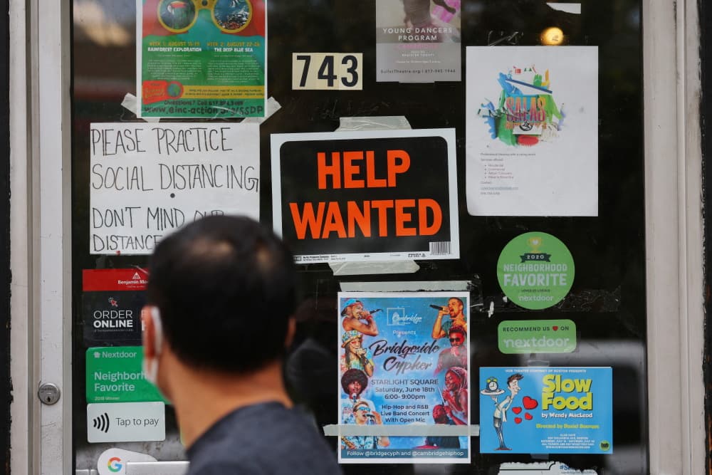 Autre surprise : le secteur de l'hôtellerie-restauration contribue à la baisse générale des emplois ce mois-ci.