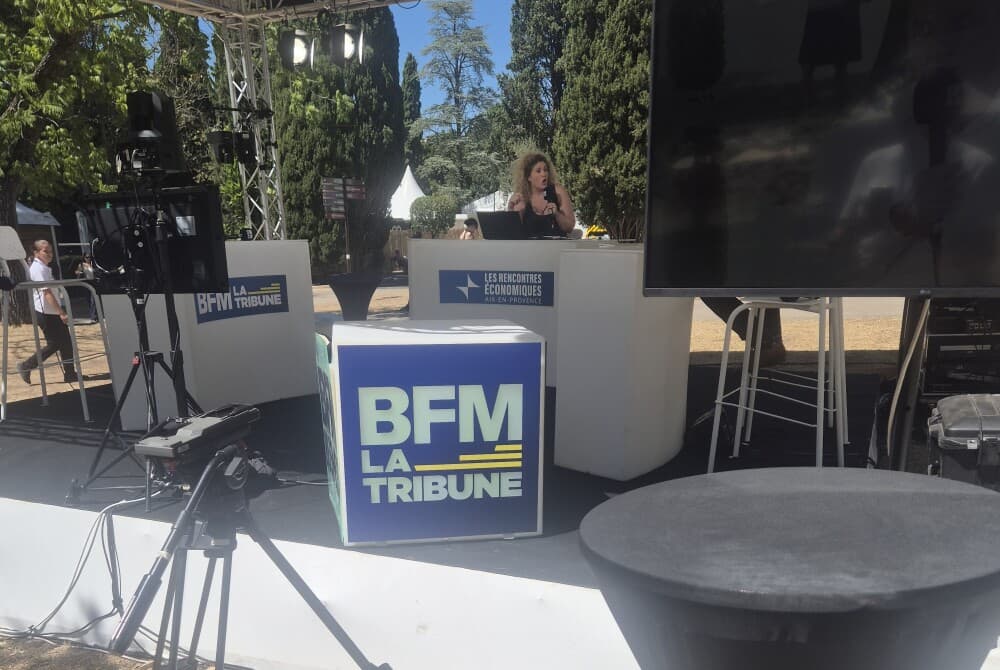 Le plateau BFM-La Tribune au cœur des Rencontres économiques d'Aix.