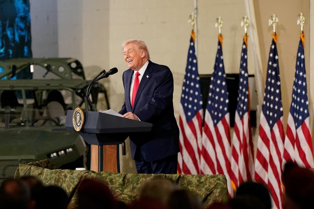 Le président américain Donald Trump s'adresse à des familles de militaires lors d'une visite à Fort Bragg, en Caroline du Nord (États-Unis), le 13 février 2026.
