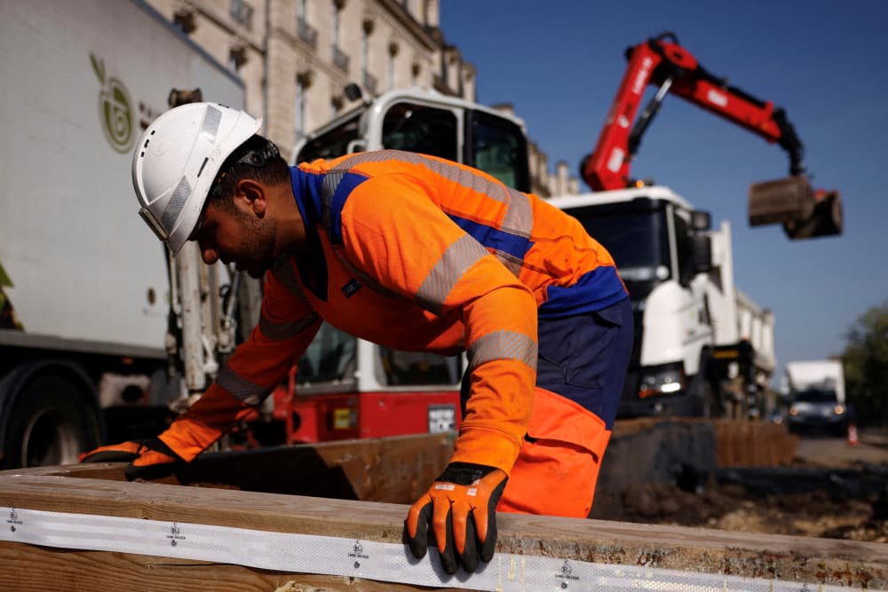 Les vagues de chaleur extrêmes en France ont frappé de plein fouet les ouvriers dans le secteur du BTP.