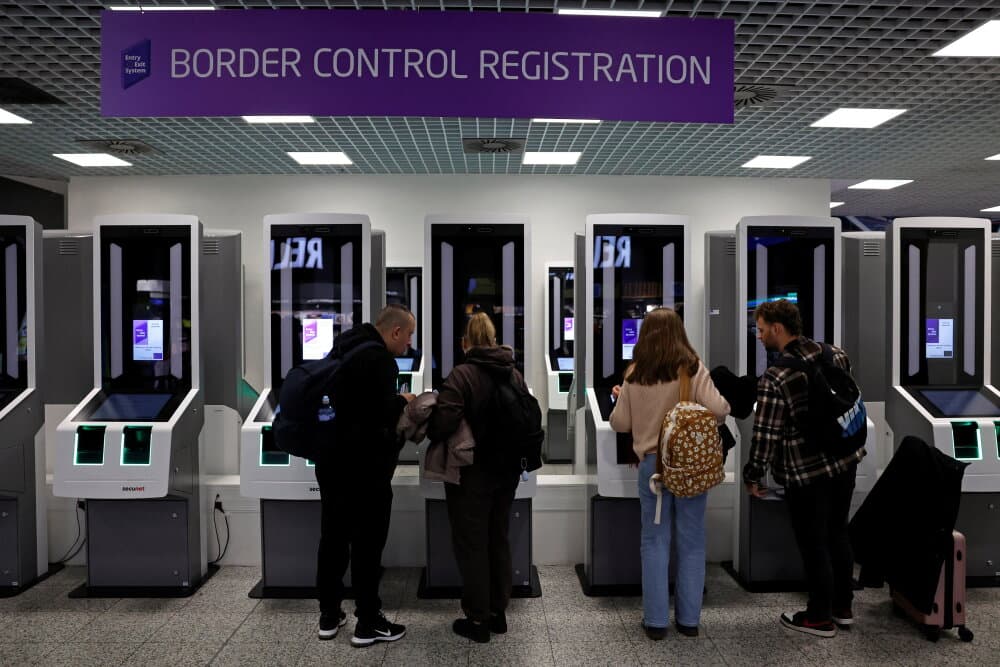 Le nouveau système d’entrée et de sortie des passagers de l’espace Schengen génère déjà de nombreuses files d’attente.