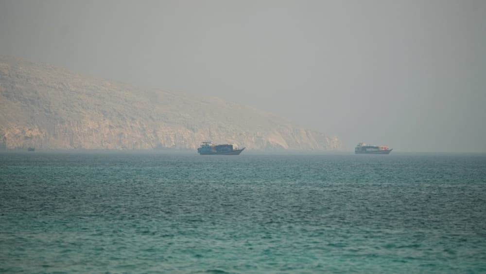 Téhéran a annoncé la fermeture du détroit d'Ormuz " jusqu'à nouvel ordre ", affirmant qu'aucun navire ne serait autorisé à le traverser tant que les opérations militaires américaines se poursuivraient.