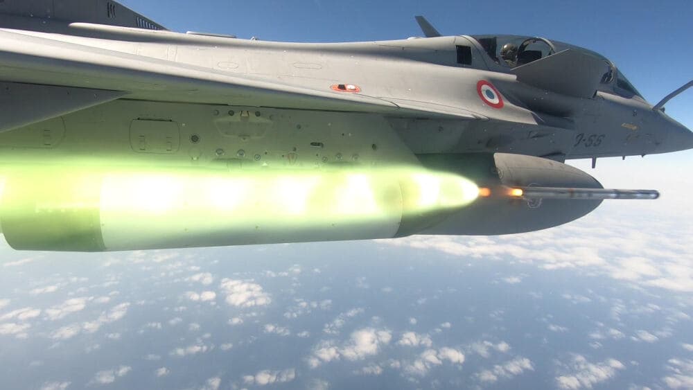 Tir d'essai d'une roquette guidée laser de Thales depuis un Rafale en juillet 2026