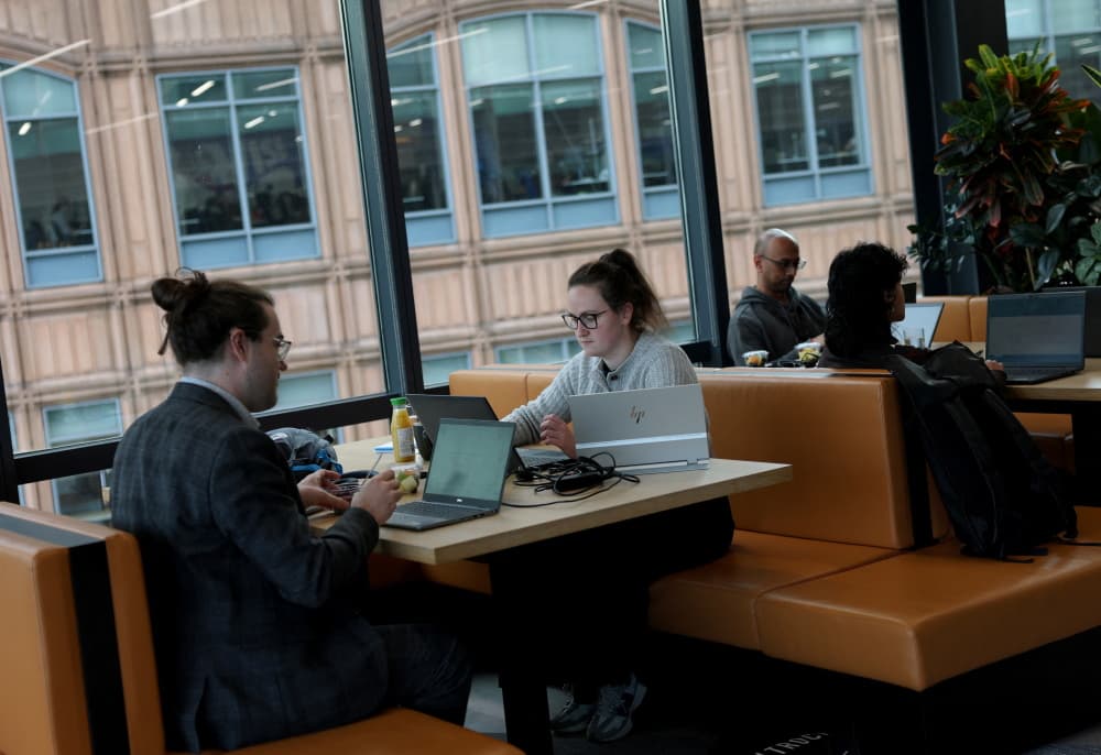 33,4% des usages IA concernent les processus métiers et les tâches périphériques – mais indispensables – qui les accompagnent.