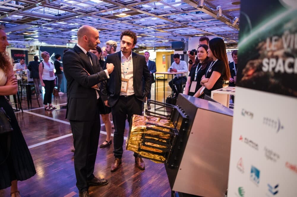 Le ministre délégué chargé de l’Europe Benjamin Haddad en visite auprès des start-ups aux Assises du New Space