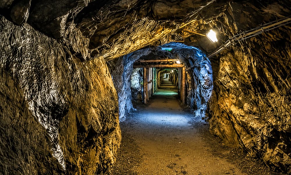 Les modifications doivent limiter la conservation spéculative des permis, accroître la participation locale, et améliorer la redistribution des bénéfices de l’exploitation minière.