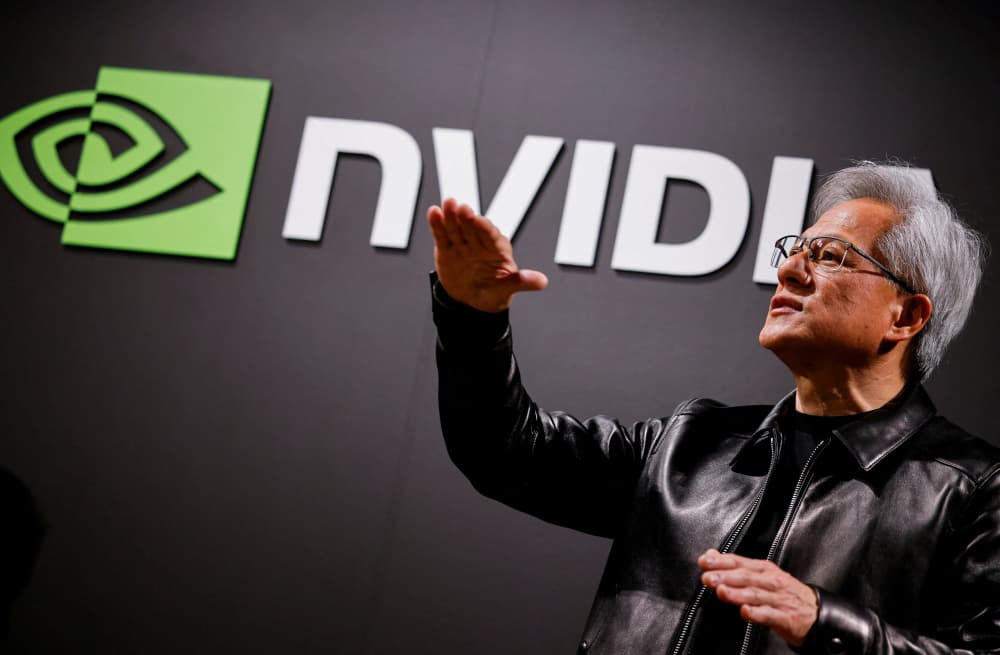 Le géant des puces Nvidia a cédé vendredi son titre de plus grande capitalisation mondiale à Apple, une première depuis mai 2025.