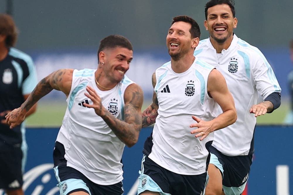 Rodrigo De Paul, Lionel Messi et Leandro Paredes pendant l'entraînement, le 18 juillet 2026.