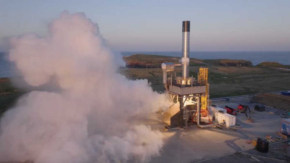 Essai à feu en 2024 d'un premier étage de RFA One de la PME allemande Rocket Factory Augsburg, sur le site britannique de Saxavord dans les îles Shetland.