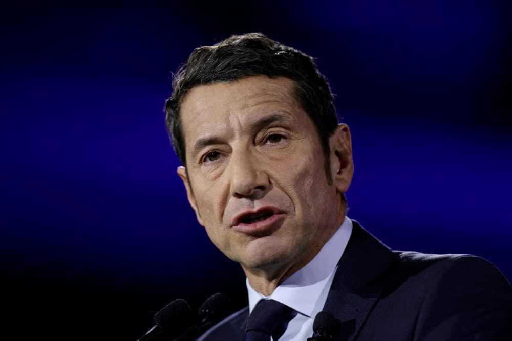 Le président (Nouvelle Énergie) de l'association des maires de France, David Lisnard, et candidat à l'élection présidentielle s'insurge contre la présentation faite par le gouvernement de la situation financière des collectivités territoriales.