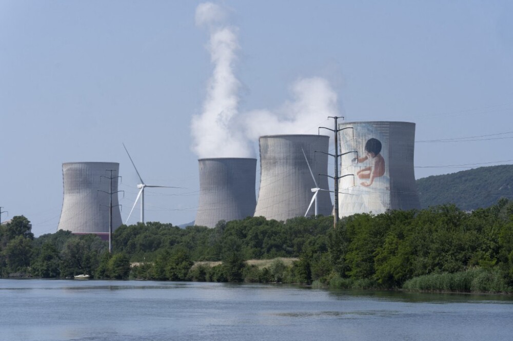 Canicule : plusieurs réacteurs nucléaires ralentis ou à l'arrêt, Bugey bénéficie d'une dérogation