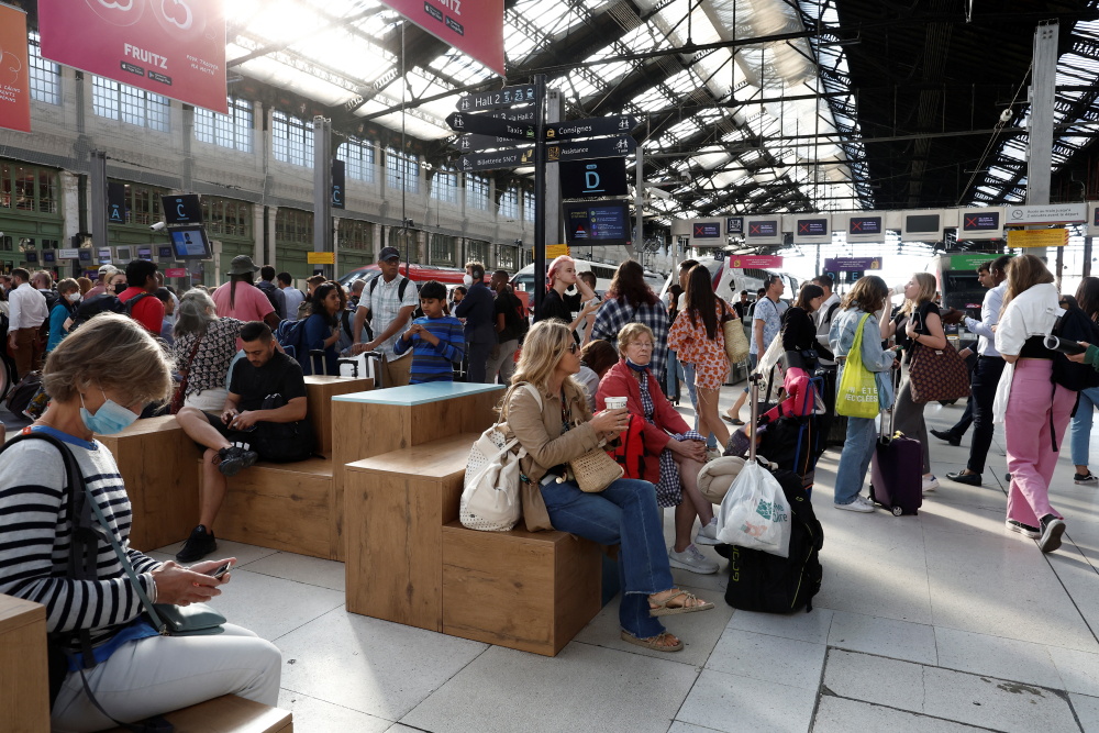 Moins nombreux et plus diplômés : le profil des nouveaux immigrés en France