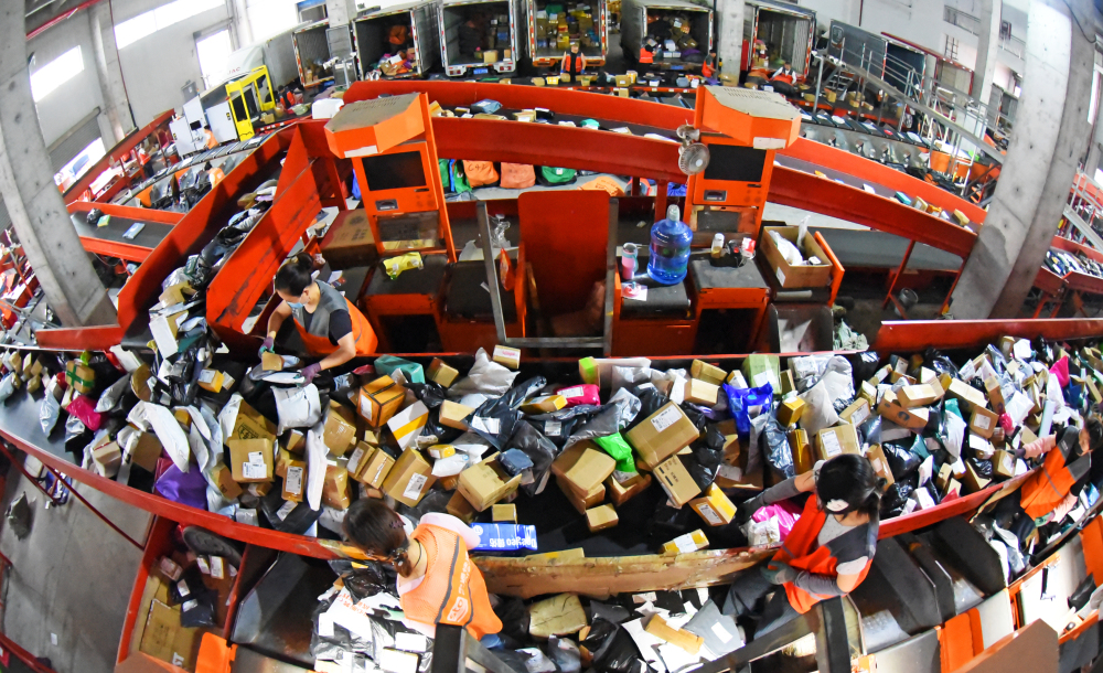 Temu, Shein, AliExpress... La flambée du kérosène menace l'empire chinois du colis à petit prix