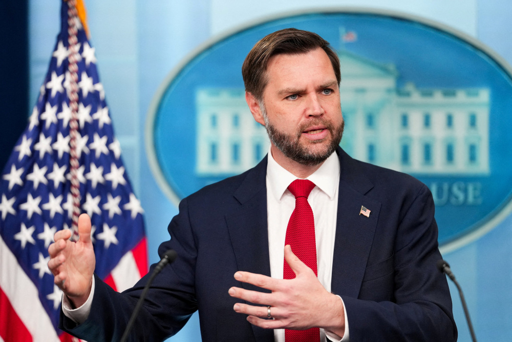 Etats-Unis-Iran : des discussions techniques dimanche, le Détroit d'Ormuz fermé