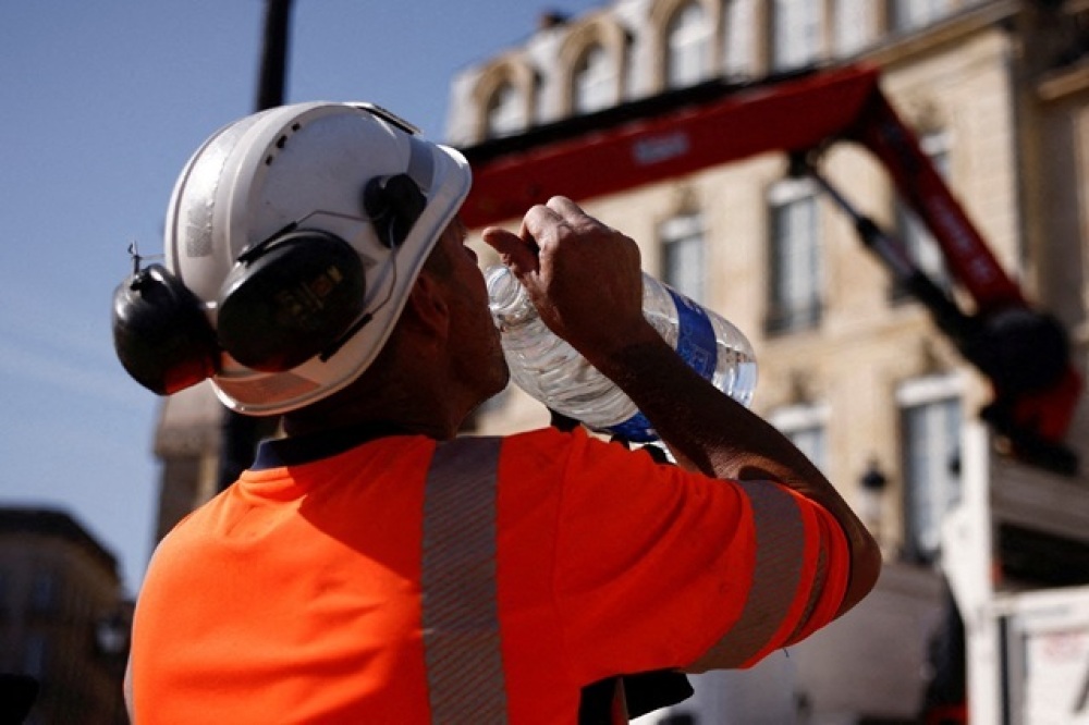 Jusqu'à 50 % de productivité perdue au-dessus de 34 °C : les ravages économiques des canicules en France
